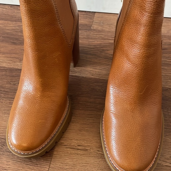 New Tory Burch Chelsea Lug Sole Booties - Picture 4 of 7